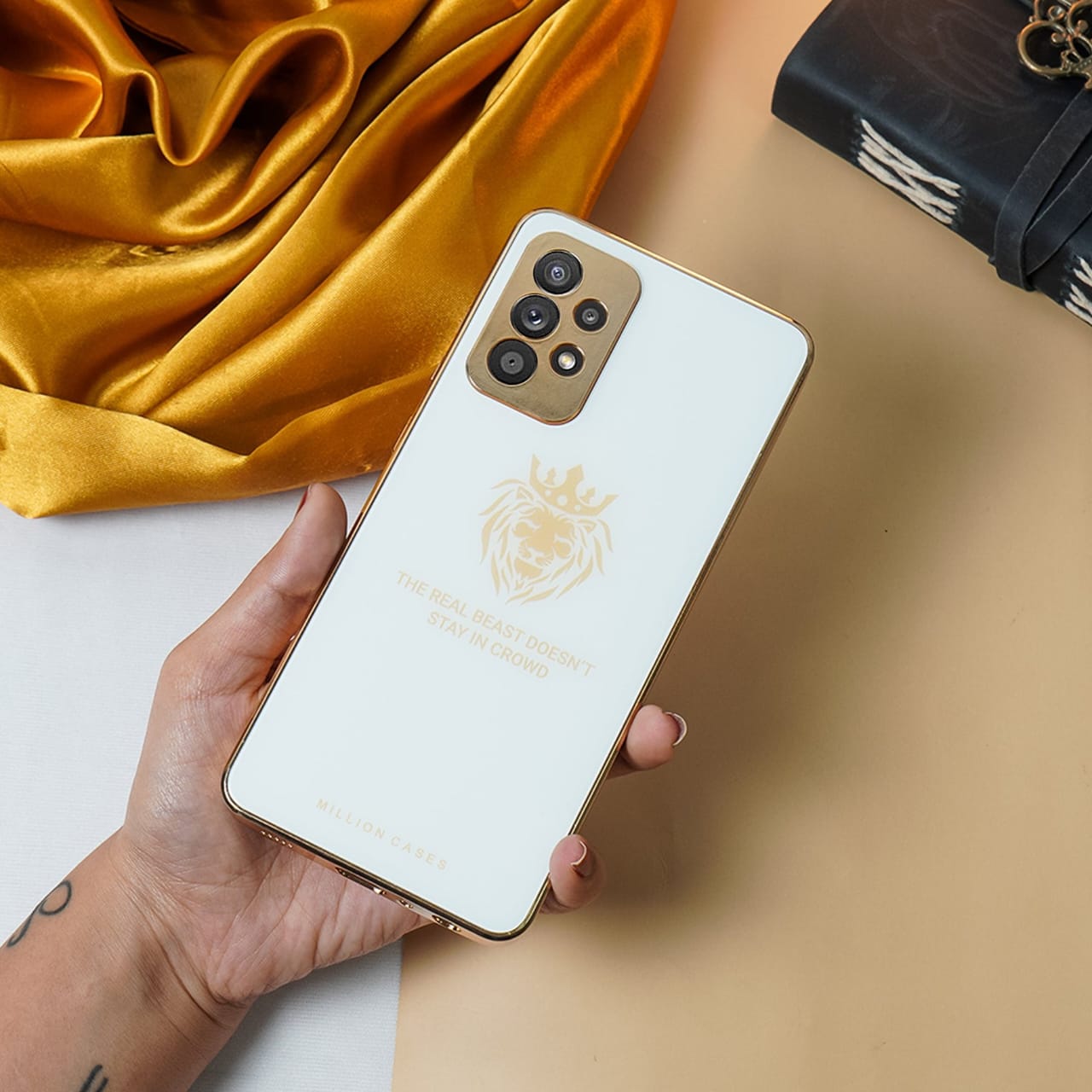 (Buy 1 Get 1 Free) Lion Pattern Electroplating Glass Case - Samsung